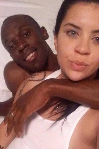 Braziliaanse flirt gooit intieme foto’s in bed met Bolt online