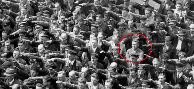 Het tragische verhaal van de eenzame Duitser die weigerde Hitler de Nazigroet te geven