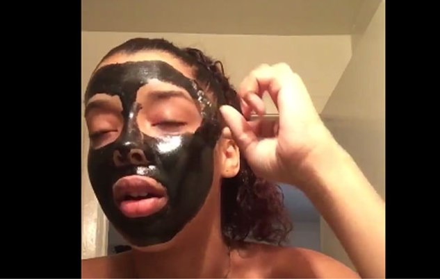 Vrouw beleeft gezichtsmasker: “Dit doe ik nooit meer” | Het Nieuwsblad