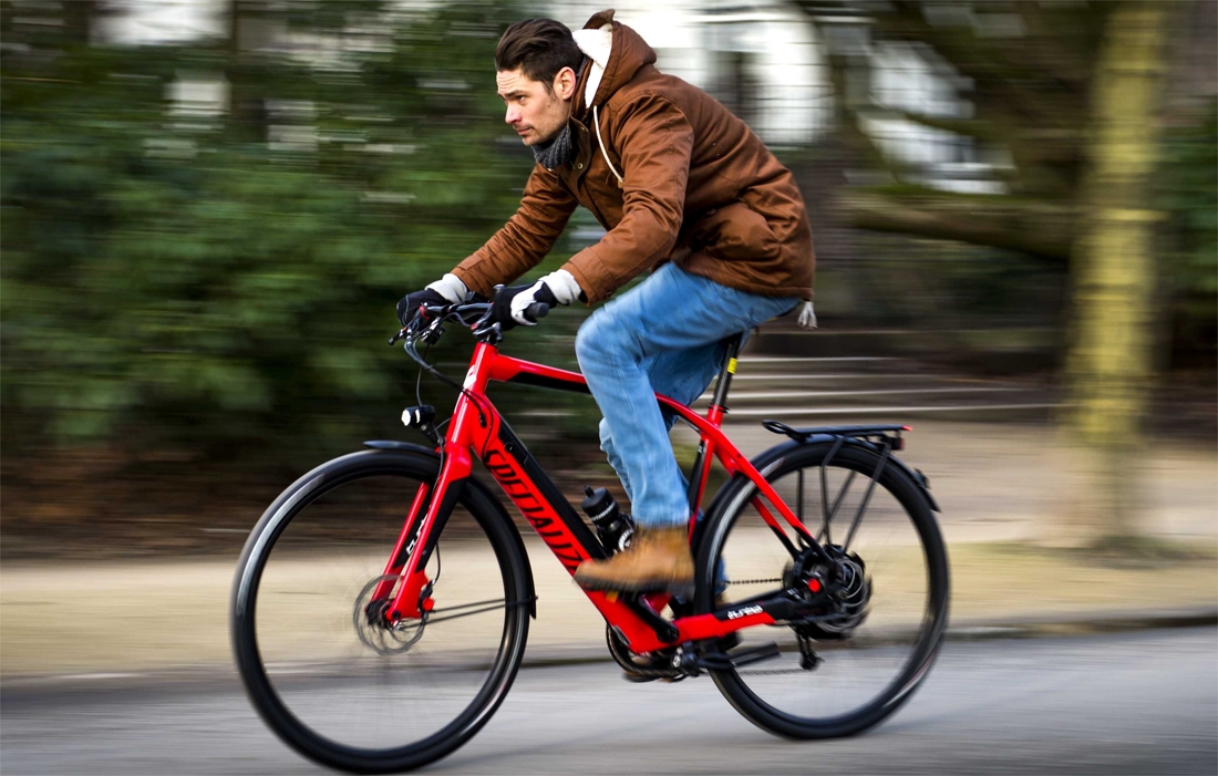 Rijbewijs, helm en nummerplaat verplicht voor snelle elektrische fietsen | Het Nieuwsblad