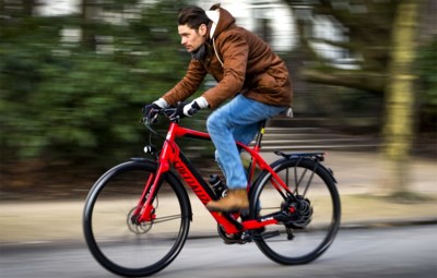 Vluchtende Fietser Valt Met Gestolen Dure Elektrische Fiets Antwerpen Het Nieuwsblad Mobile