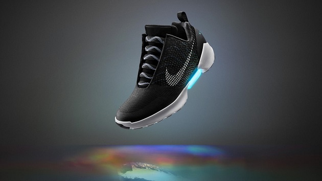 Zien: de sneaker die zijn eigen veters strikt | Het Nieuwsblad Mobile