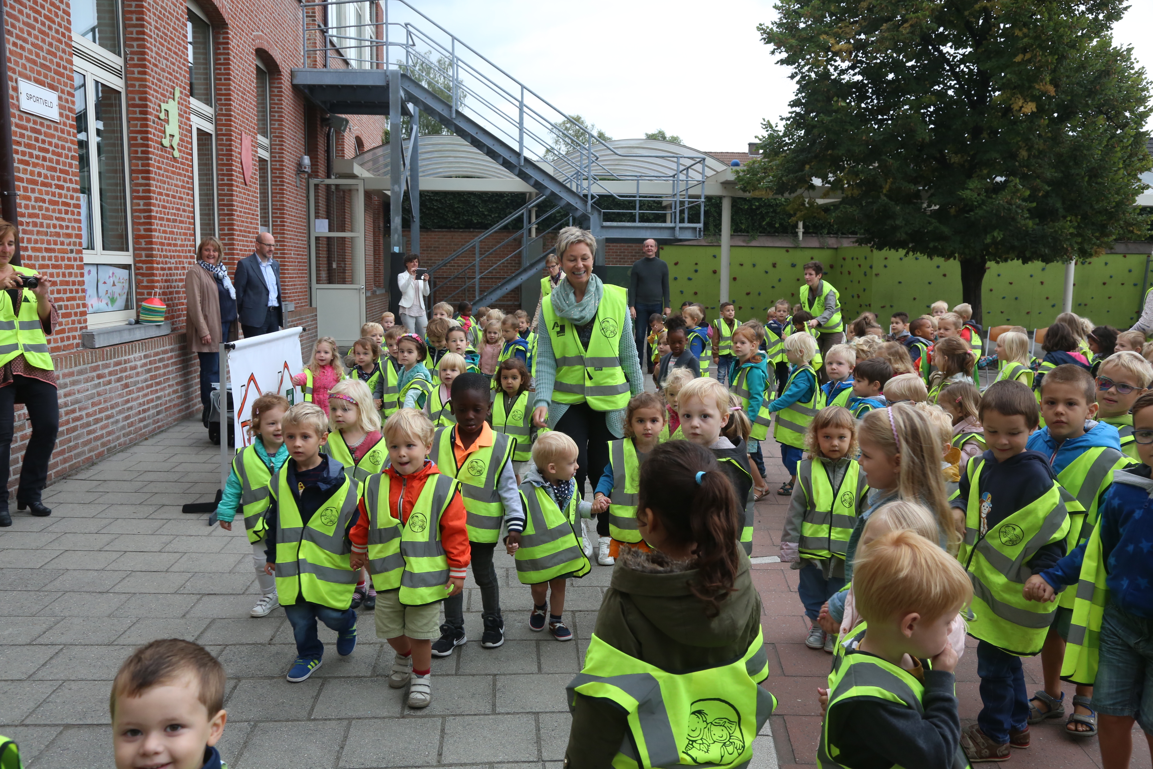 Basisschool Sint-Jozef Mag Als Eerste Het Stapstraatje Uitte... (Ekeren ...