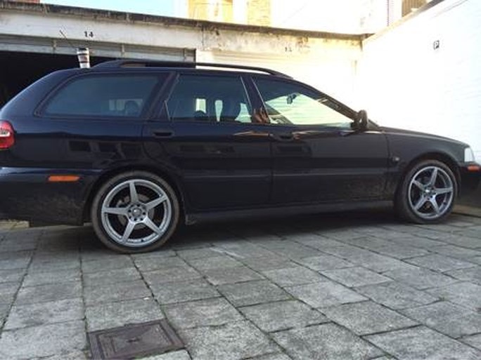 “Wij rijden met een oude auto en hebben daar een verdomd goede reden voor”