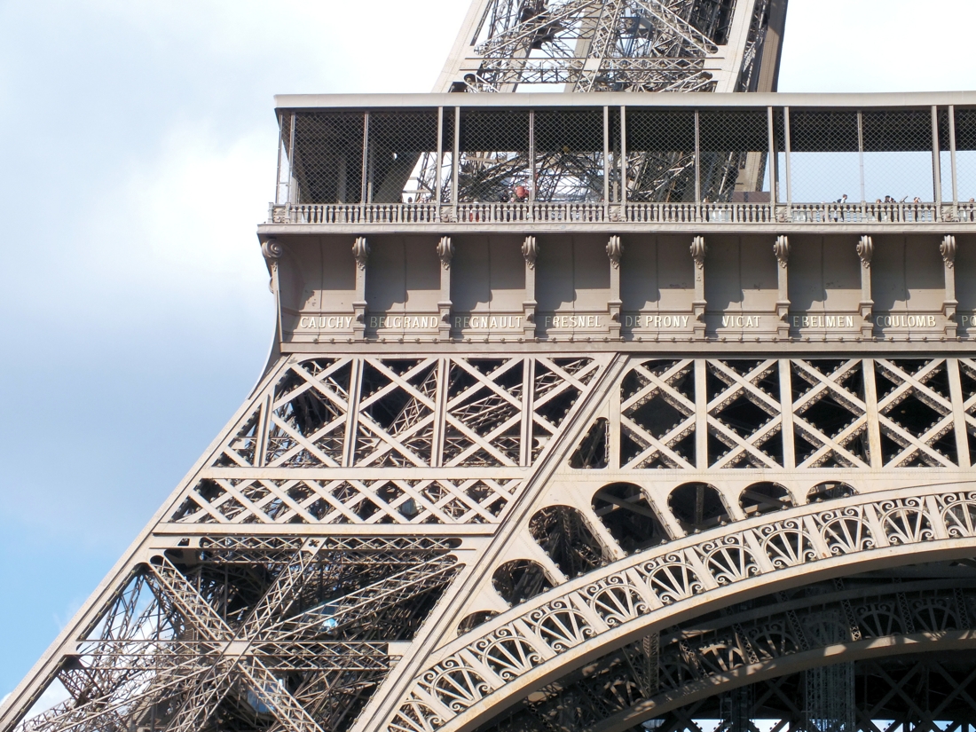 Perforeren terugvallen Nederigheid Stukje Eiffeltoren kopen? Dat is dan half miljoen euro graag | Het  Nieuwsblad Mobile