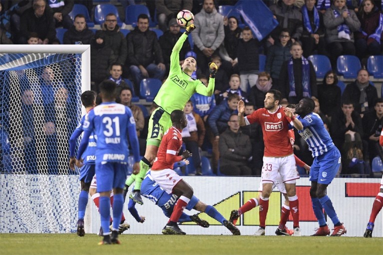 Play-off 1 ver weg voor Racing Genk na fel gelijkspel tegen 10 Rouches