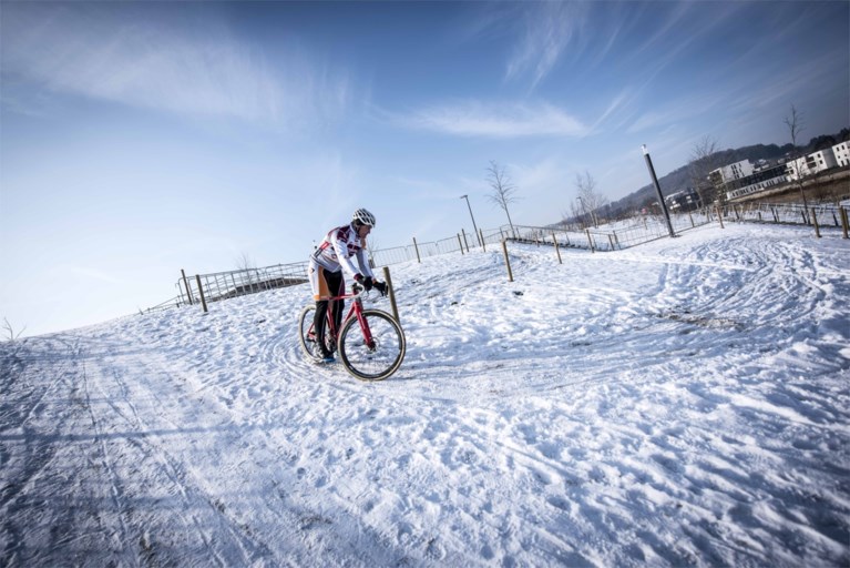 EXCLUSIEF. Bart Wellens verkent besneeuwd WK-parcours: “Als het dooit, toch iets meer voor Van Aert”
