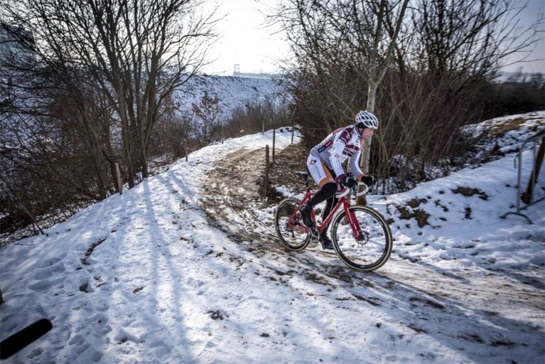 EXCLUSIEF. Bart Wellens verkent besneeuwd WK-parcours: “Als het dooit, toch iets meer voor Van Aert”