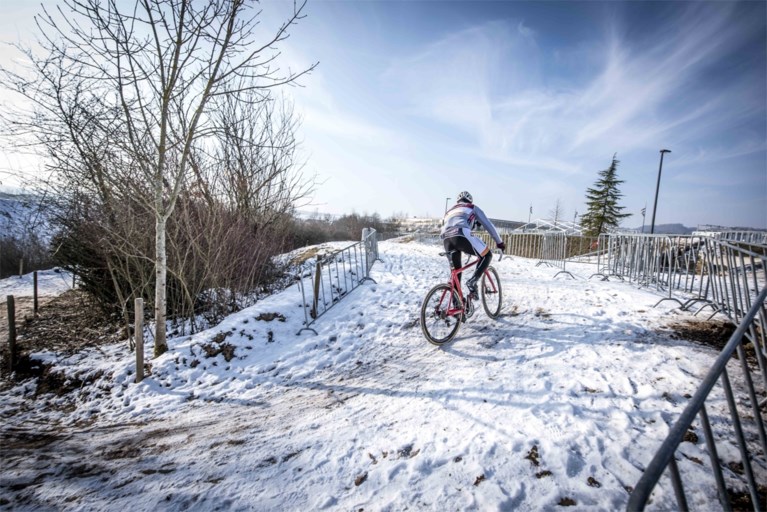 EXCLUSIEF. Bart Wellens verkent besneeuwd WK-parcours: “Als het dooit, toch iets meer voor Van Aert”
