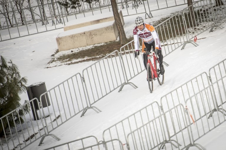 EXCLUSIEF. Bart Wellens verkent besneeuwd WK-parcours: “Als het dooit, toch iets meer voor Van Aert”