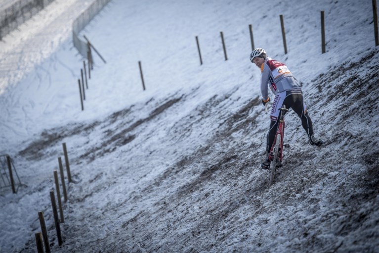 EXCLUSIEF. Bart Wellens verkent besneeuwd WK-parcours: “Als het dooit, toch iets meer voor Van Aert”