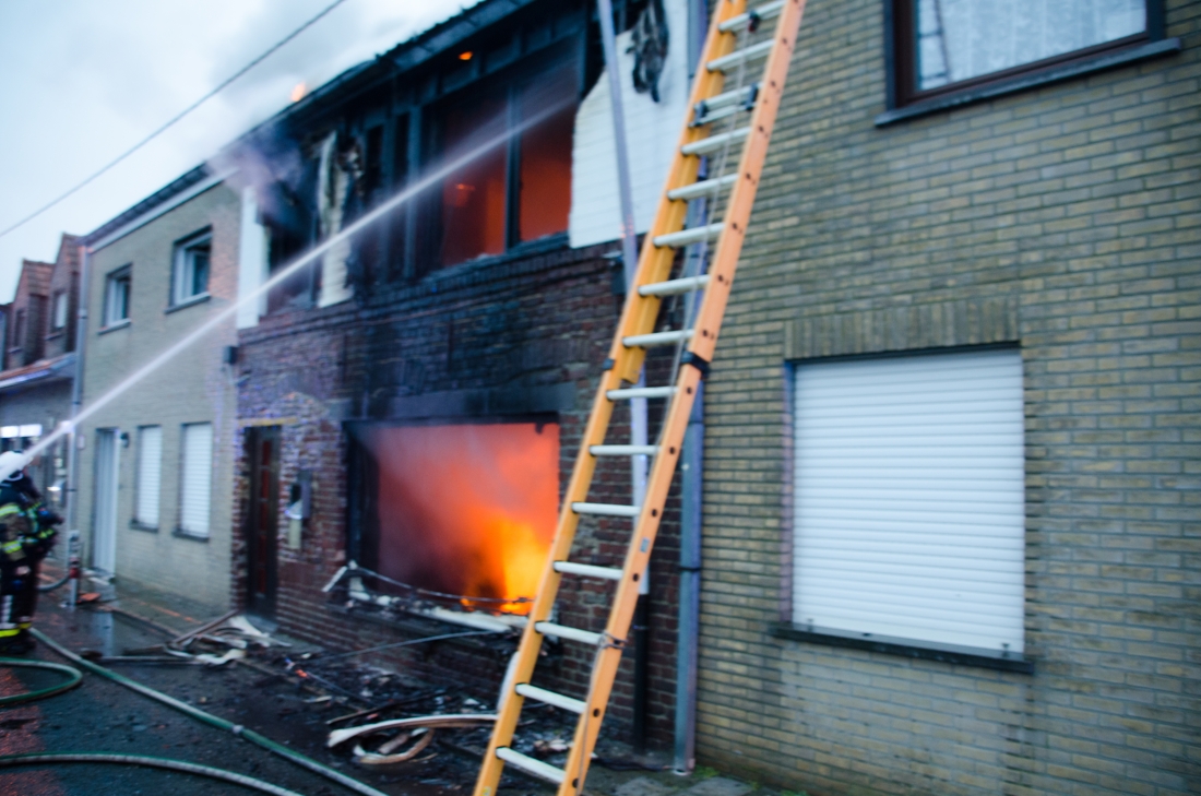 Twee Huizen Onbewoonbaar Door Uitslaande Brand, Derde Huis B... (Wervik ...