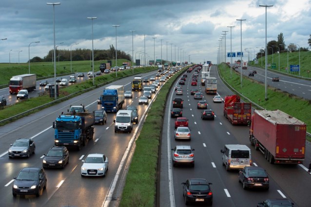Grote verkeershinder op Brusselse ring na ongeval met vier v ...