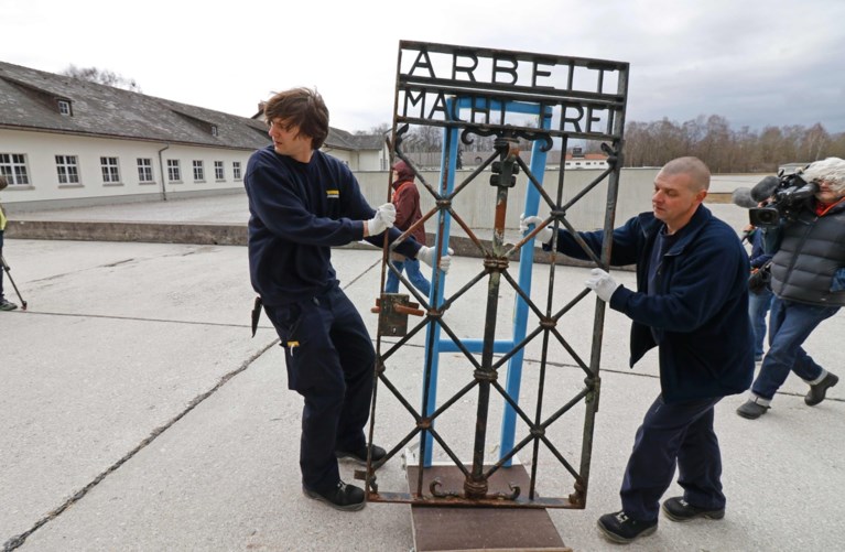 Gestolen poort concentratiekamp Dachau terug in Duitsland