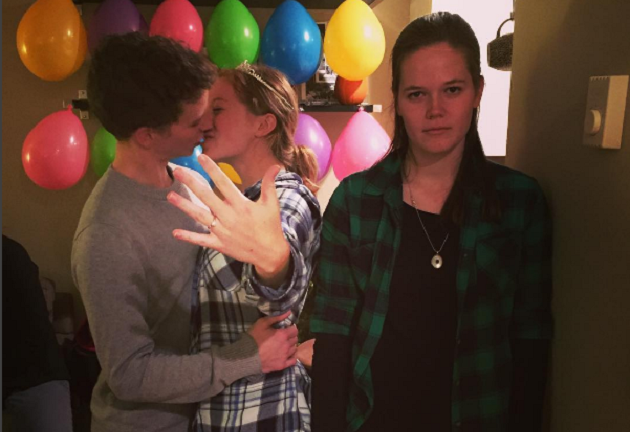 Het derde wiel aan de wagen? Deze vrouw toont hoe vervelend het is