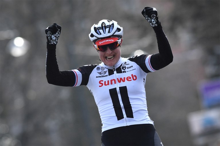 Volledig Nederlands podium na spektakelstuk bij Omloop voor dames