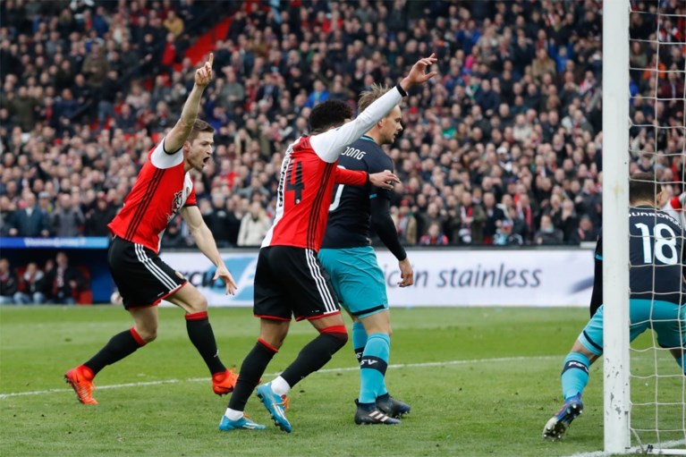 Doellijntechnologie en flater PSV-doelman houden Feyenoord op titelkoers 