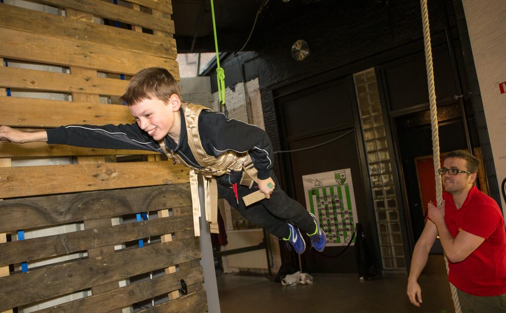“Eerst leer je vallen, dan vechten, daarna vliegen. Zo word