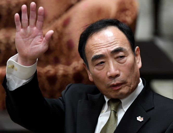 Omstreden schoolhoofd brengt Japanse premier in nauwe schoentjes