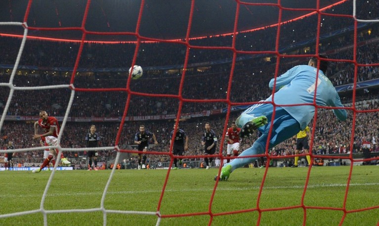 Honderdste van Ronaldo brengt Real dicht bij halve finale Champions League