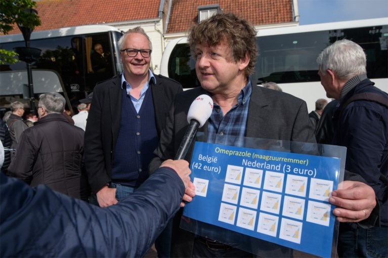 Honderden Belgen overspoelen Hulst op jacht naar goedkope medicijnen