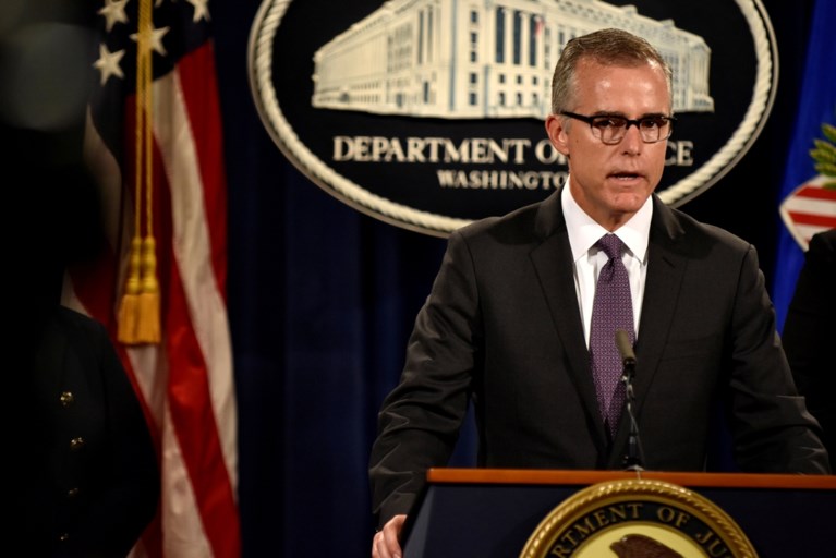 Ontsloeg president Trump de FBI-baas om onderzoek naar de doofpot te verwijzen?