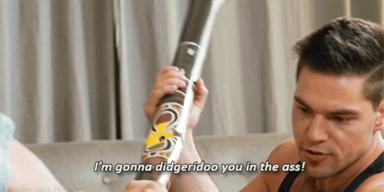 Australische aboriginals razend nadat in pornofilmpje de “heilige” didgeridoo opduikt als ruw seksspeeltje