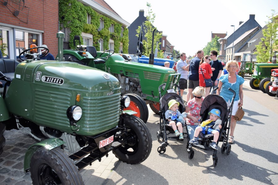 FOTO. Achtste ‘Oldtimer Tractor Treffen’ Daltons Moere een s... (Gistel