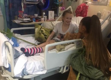 Ariana Grande Bezoekt Gewonde Fans Aanslag Manchester Dit Het Nieuwsblad Mobile