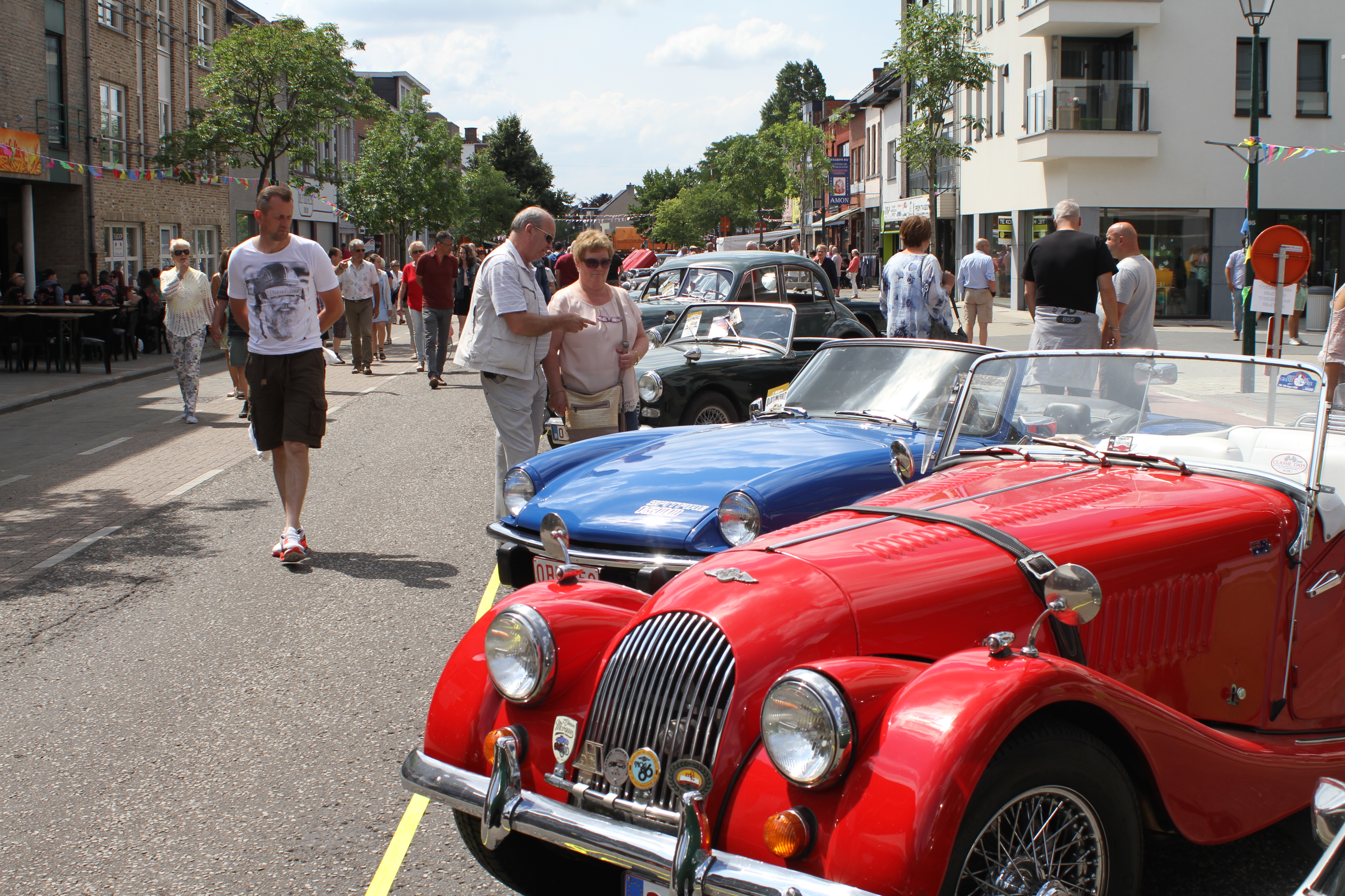 400 oldtimers palmen Kamps centrum in (Leopoldsburg) | Het Nieuwsblad