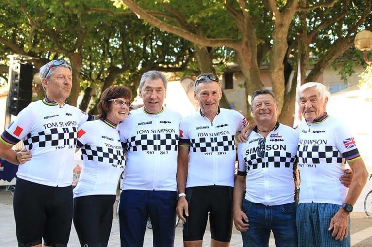 Merckx en Poulidor emotioneel op herdenking voor Tom Simpson