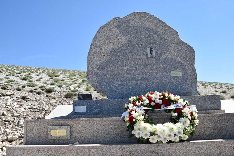 Merckx en Poulidor emotioneel op herdenking voor Tom Simpson