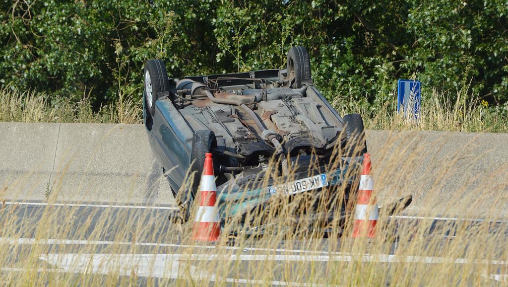 Auto Op Zijn Kop Op E403 (Roeselare) - Het Nieuwsblad