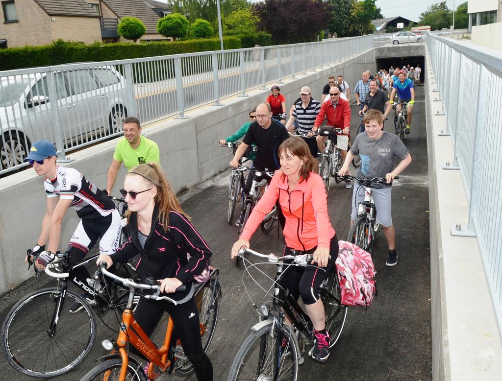 Nieuwe fietstunnel onder N60 in Eine geopend | Het Nieuwsblad Mobile