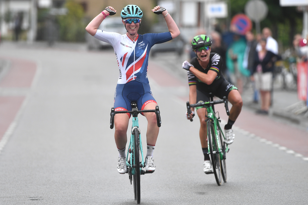 Alice Barnes klopt Marianne Vos in BeNe Ladies Tour en ...