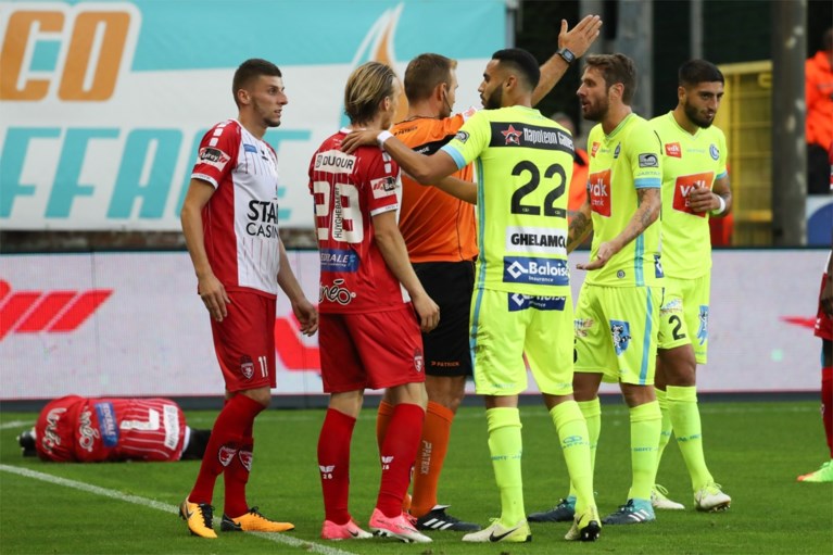 AA Gent blijft op de sukkel en verliest spektakelmatch tegen Moeskroen na onterechte rode kaart