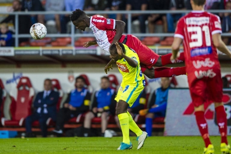 AA Gent blijft op de sukkel en verliest spektakelmatch tegen Moeskroen na onterechte rode kaart