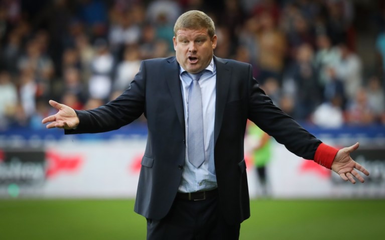 AA Gent blijft op de sukkel en verliest spektakelmatch tegen Moeskroen na onterechte rode kaart