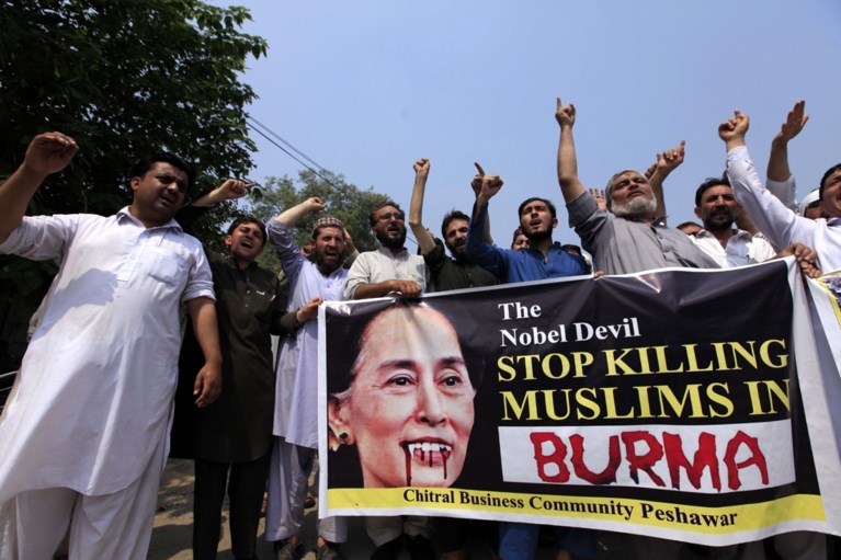 Desmond Tutu vraagt Suu Kyi om geweld tegen Rohingya te stoppen