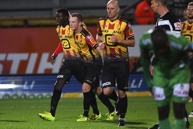 Zelfs tegen tien man kan rode lantaarn KV Oostende niet winnen in Mechelen