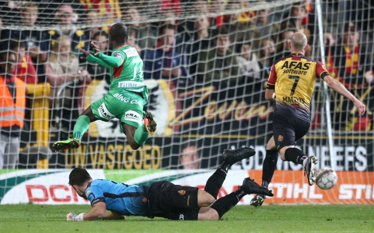 Zelfs tegen tien man kan rode lantaarn KV Oostende niet winnen in Mechelen