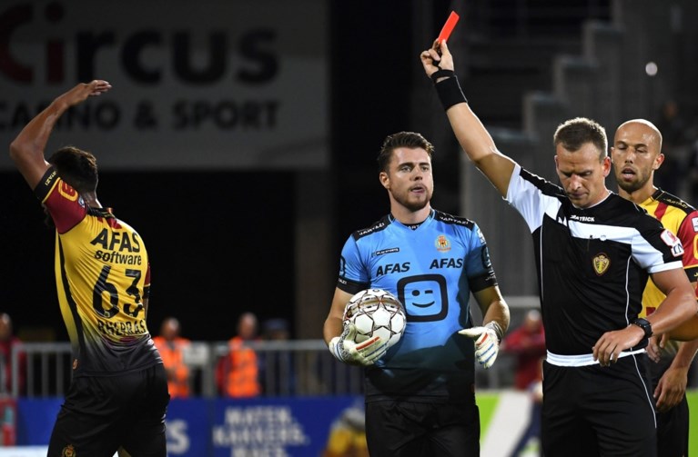 Zelfs tegen tien man kan rode lantaarn KV Oostende niet winnen in Mechelen
