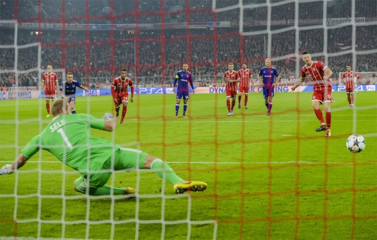 Anderlecht gaat met tien man kansloos ten onder tegen matig Bayern München
