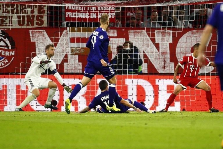 Anderlecht gaat met tien man kansloos ten onder tegen matig Bayern München