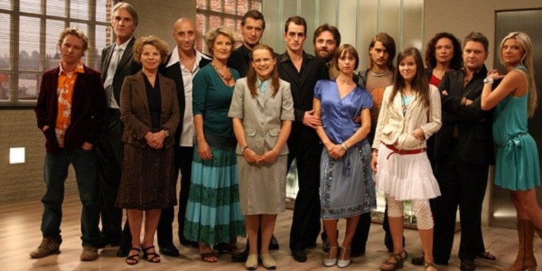 10 jaar geleden kwam ‘Sara’ op tv: “Toen Veerle Baetens als lelijk eendje deelnam aan Idool, wisten we dat het goed zat”
