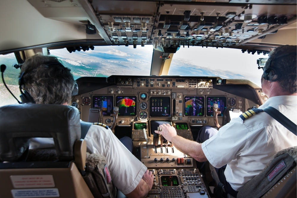 Moeten piloten iets doen landen en opstijgen? Piloot Patrick vertelt het zelf | Het Nieuwsblad Mobile