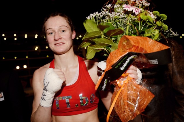 Gouden Handschoen Voor Francesco Patera En Delfine Persoon