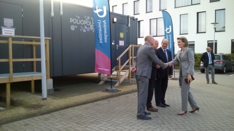 Mathilde bezoekt ‘containerdorp’ van Universiteit Antwerpen