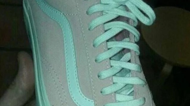 Nieuwe Discussie Op Internet Welke Kleur Hebben Deze Schoen