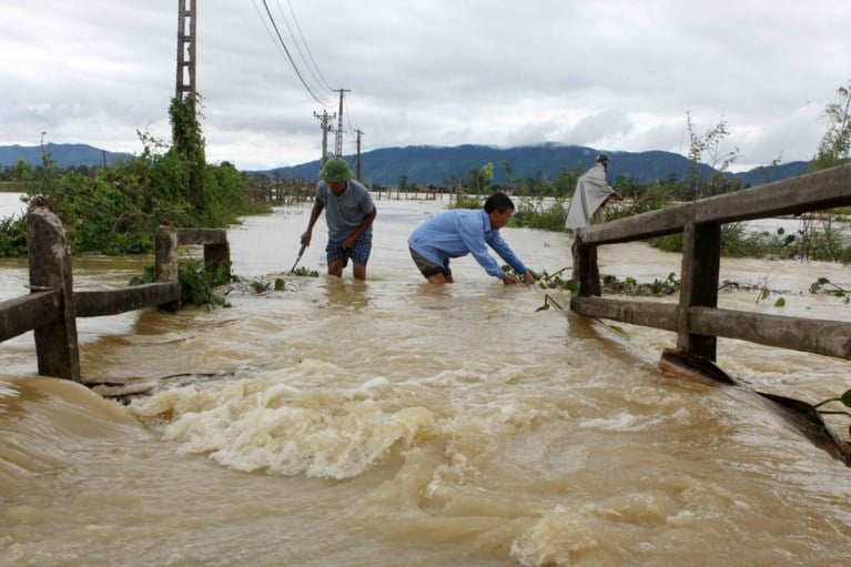 Zeker 37 doden en 40 vermisten bij overstromingen in Vietnam